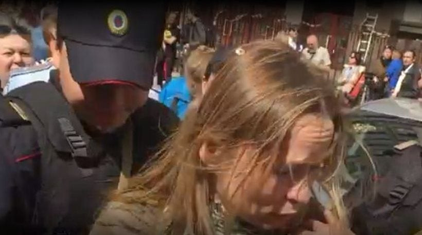 Συλλήψεις και ένταση στη Μόσχα έξω από το κοινοβούλιο (βίντεο)